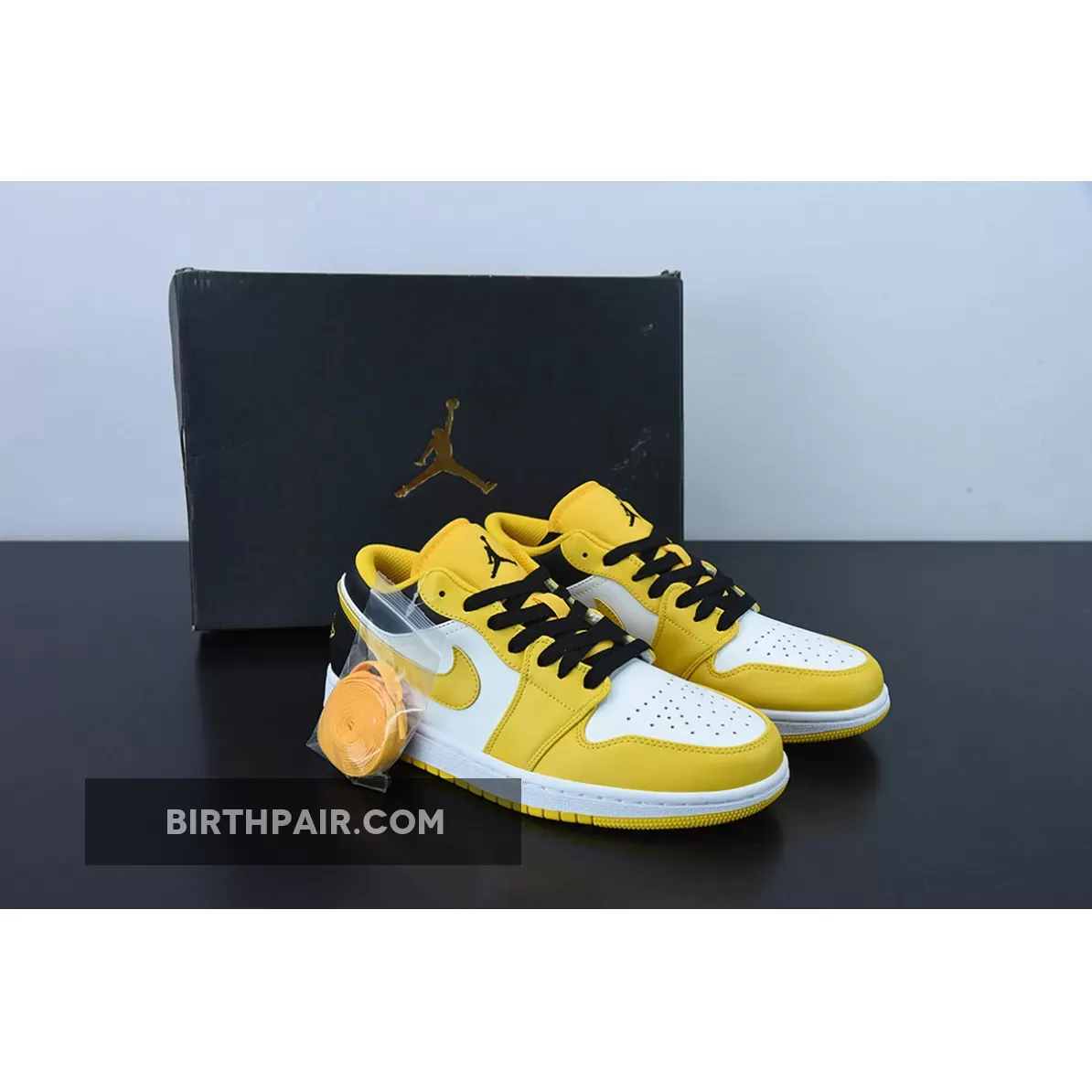 Air Jordan 1 Low 'Taxi' University Gold/White/Black 553560-701 Jordan 1 Low Taxi