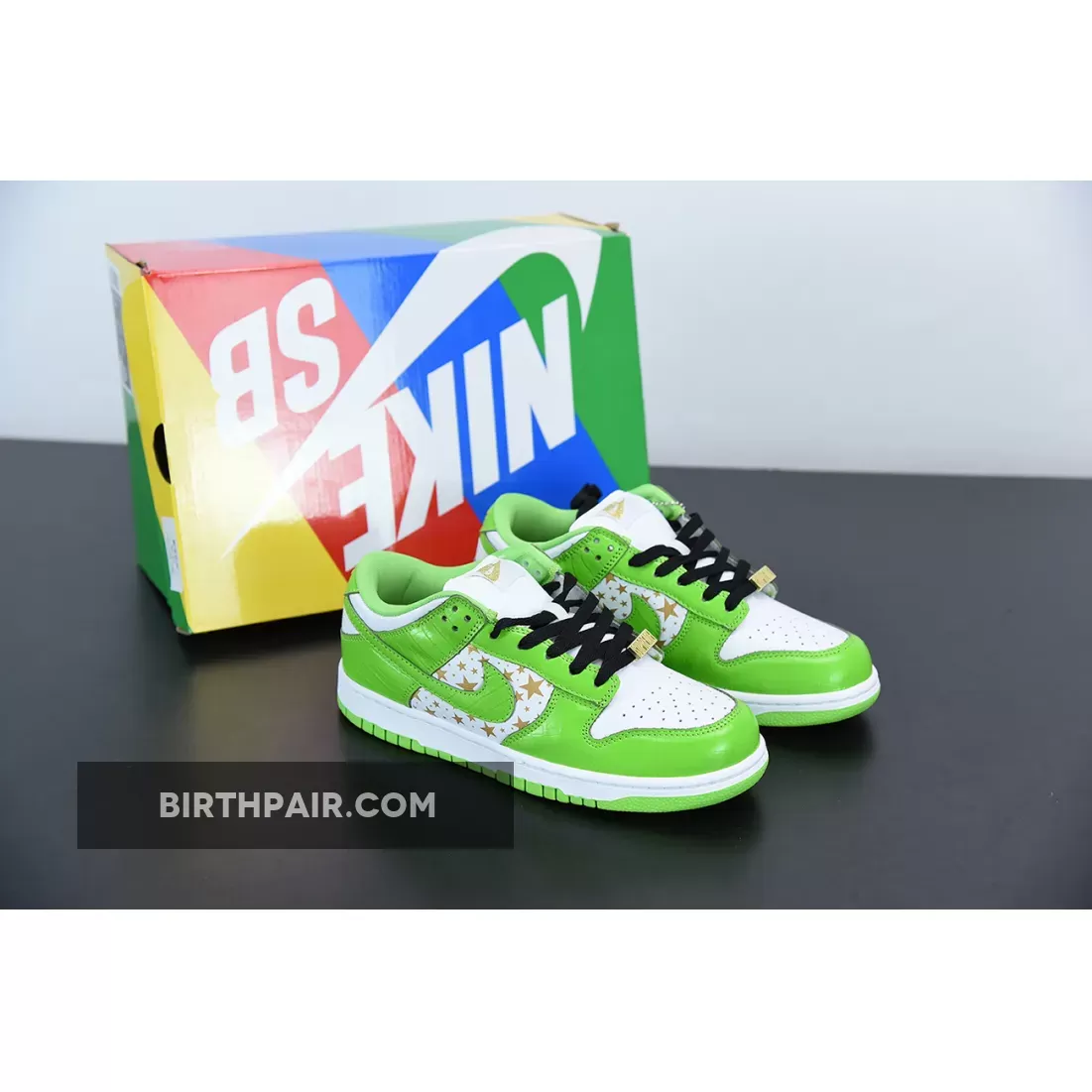 Supreme x Nike SB Dunk Low Stars Mean Green DH3228-101 Nike Sb Dunks Low Green