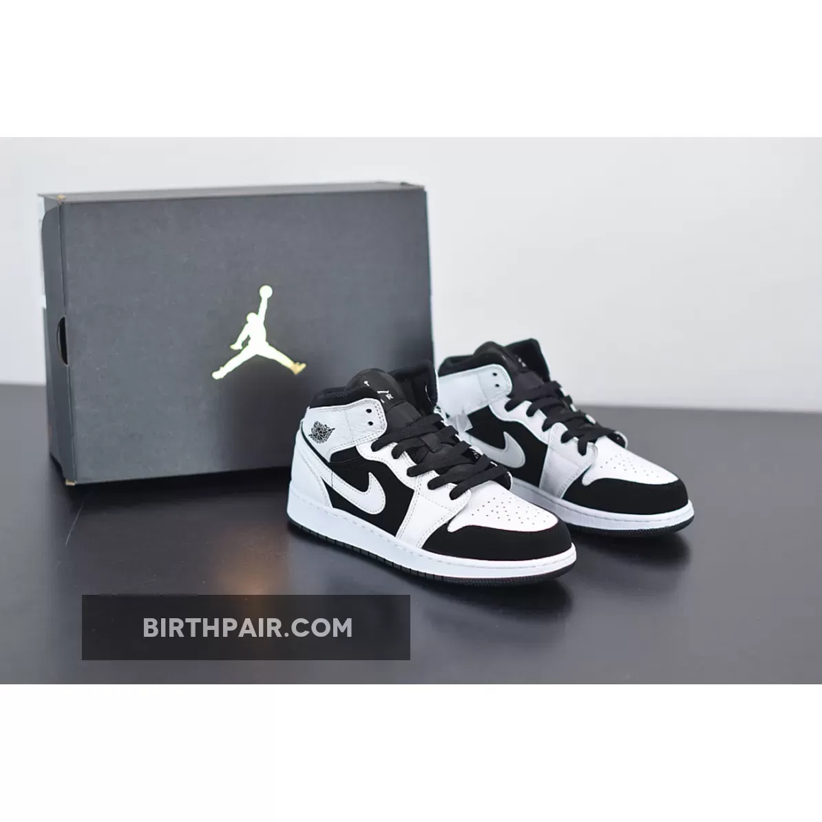 Air Jordan 1 Mid White Black Brand New 554725-113